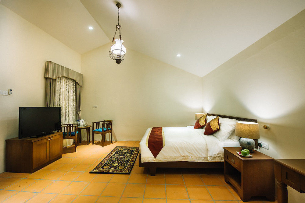 Botanica Mansion Bed & Breakfast Balik Pulau Exterior photo